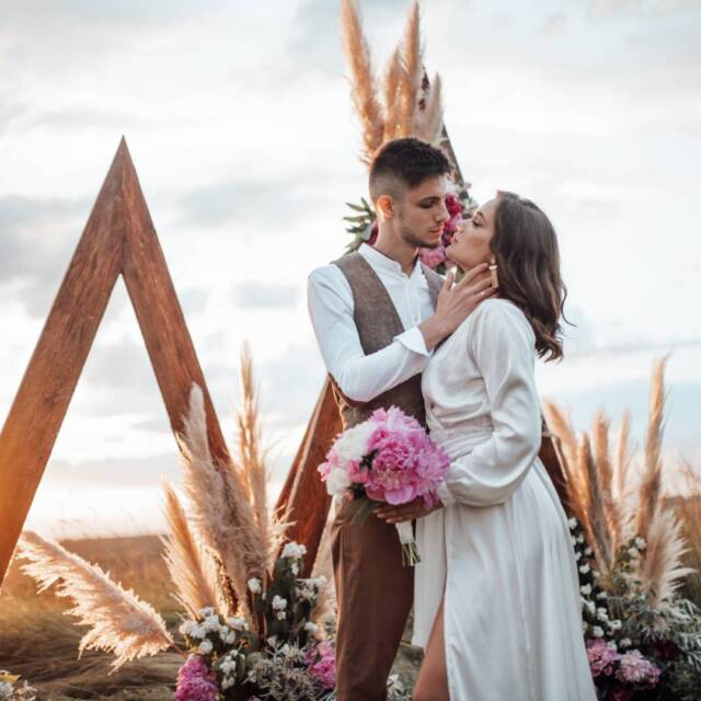 candid-authentic-happy-passionate-couple-in-casual-2023-11-27-04-55-41-utc